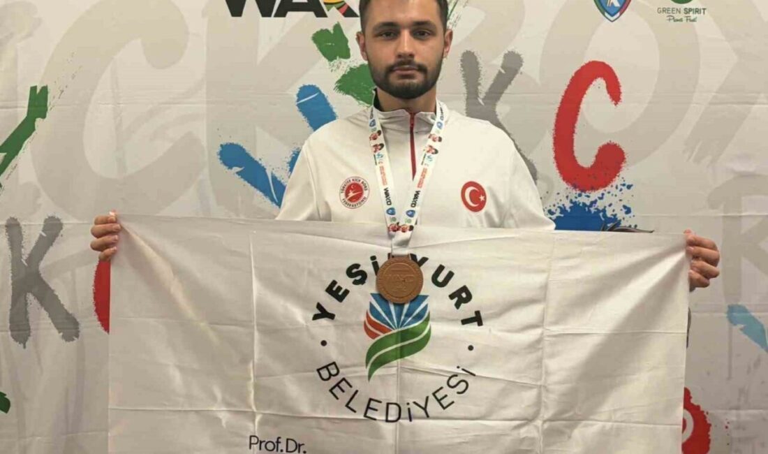 Yeşilyurt Belediyespor Kick-Boks Takımı sporcusu Ömer Faruk Yılmaz, İtalya’da düzenlenen