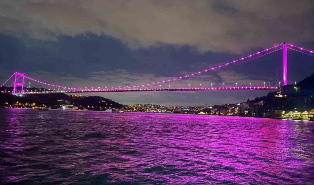 15 Temmuz Şehitler Köprüsü, ’Meme Kanseri Farkındalık Ayı’ kapsamında pembe