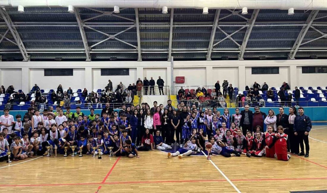 Erzurum’da basketbol parkeleri Cumhuriyet Coşkusuyla yankılandı. Geleceğin dev adamları, basketlerini