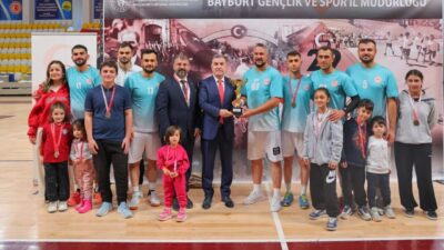 Bayburt’ta 29 Ekim Cumhuriyet Bayramı etkinlikleri kapsamında düzenlenen Cumhuriyet Kupası