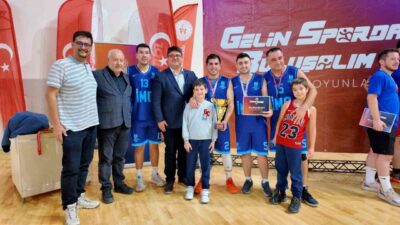 Eskişehir’de 4. Kamu Spor Oyunları kapsamında düzenlenen basketbol müsabakalarında İnşaat