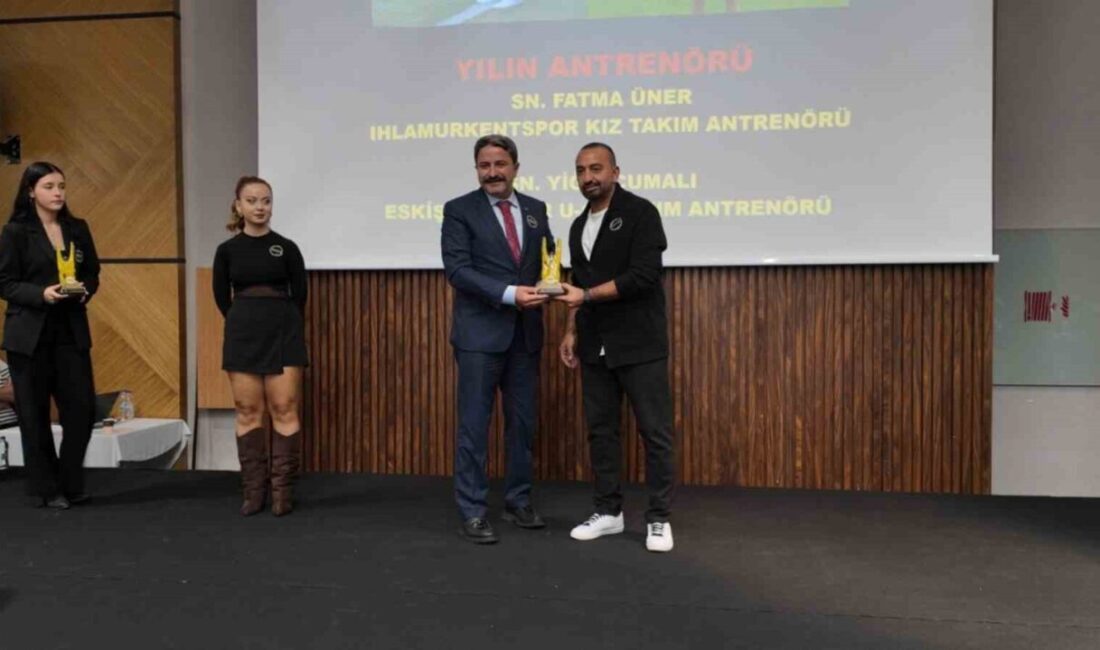 5. Yıl Spor Ödülleri Gecesi’nde İl Müdürü Kalın’a anlamlı ödül Eskişehir’de düzenlenen 5. Yıl Spor Ödülleri Gecesi’nde Gençlik ve Spor