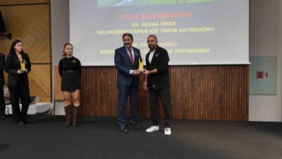 5. Yıl Spor Ödülleri Gecesi’nde İl Müdürü Kalın’a anlamlı ödül Eskişehir’de düzenlenen 5. Yıl Spor Ödülleri Gecesi’nde Gençlik ve Spor