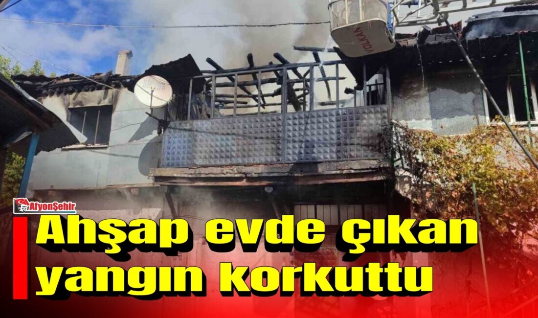 Afyonkarahisar’ın Sandıklı ilçesine bağlı Çambeyli köyünde iki katlı ahşap evde