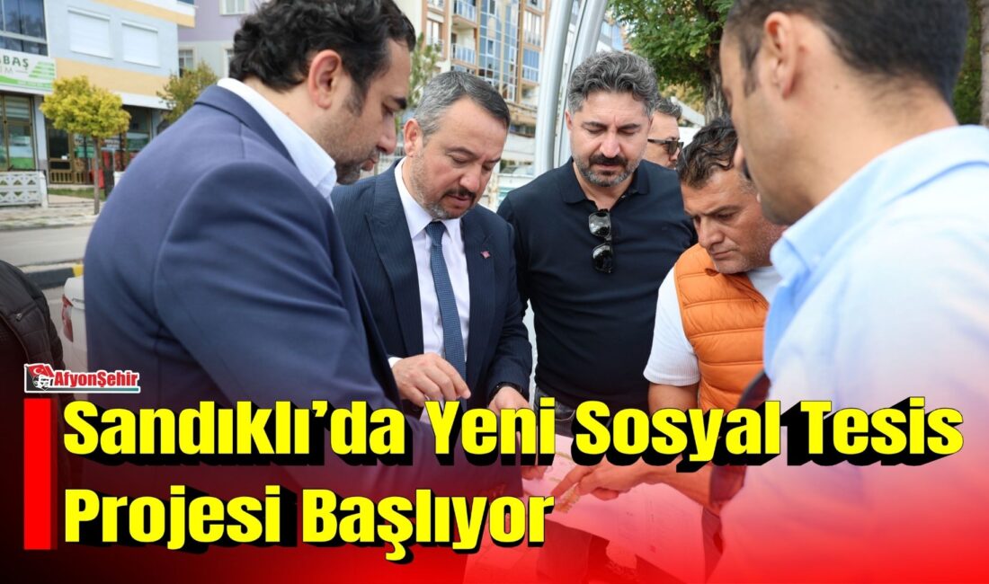 Sandıklı Belediye Başkanı Adnan Öztaş, Şirinevler Mahalle Muhtarı Eşref Yıldırım,