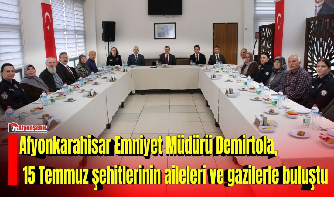 Afyonkarahisar İl Emniyet Müdürü Gökhan Demirtola, 15 Temmuz şehitlerinin aileleri
