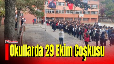 Cumhuriyet’in ilanının yıl dönümü dolayısıyla okullarda düzenlenen etkinliklerde öğrenciler, yıl