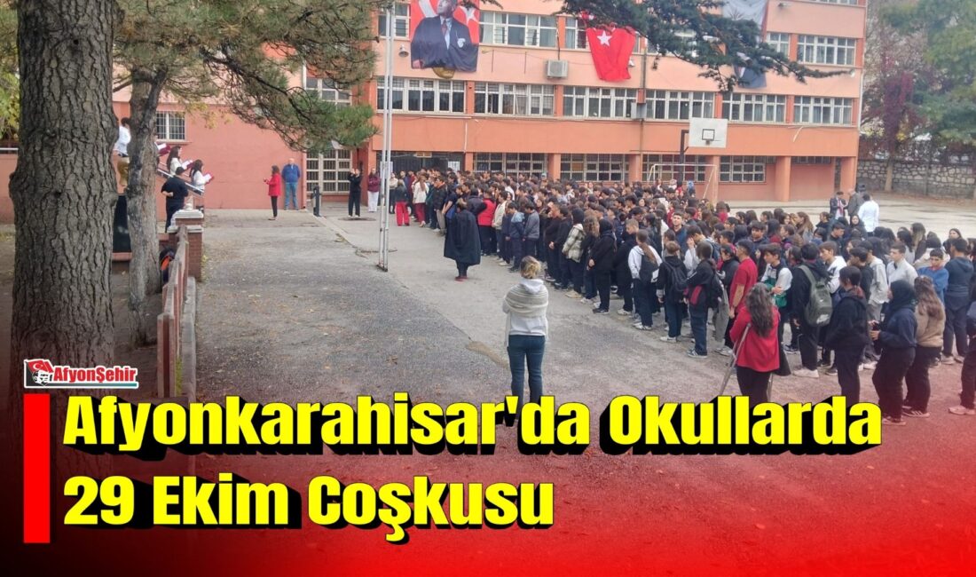 Cumhuriyet’in ilanının yıl dönümü dolayısıyla okullarda düzenlenen etkinliklerde öğrenciler, yıl