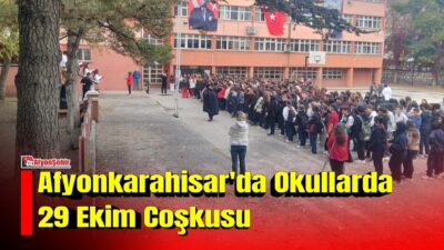 Cumhuriyet’in ilanının yıl dönümü dolayısıyla okullarda düzenlenen etkinliklerde öğrenciler, yıl