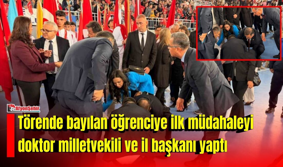 Afyonkarahisar’da düzenlenen 29 Ekim Cumhuriyet Bayramı kutlamaları sırasında bayrak taşıyan