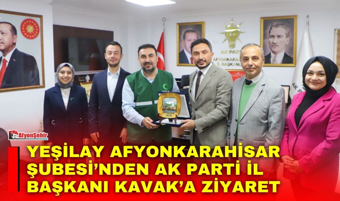Yeşilay Afyonkarahisar Şube Başkanı Arif Kavas ve yönetim kurulu üyeleri,