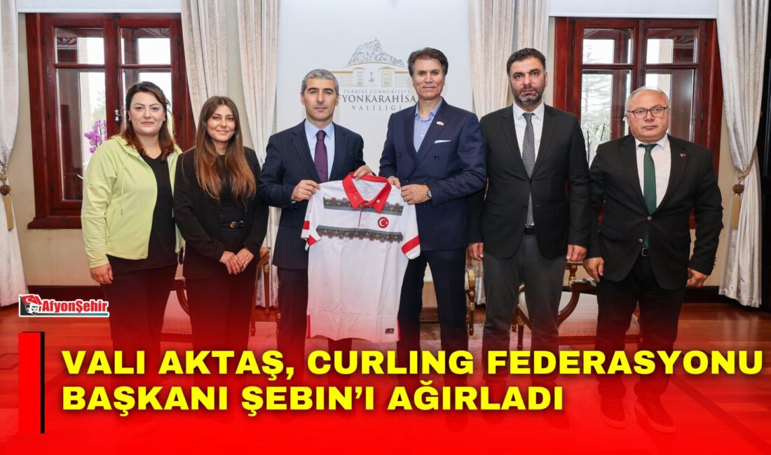 Türkiye Curling Federasyonu Başkanı Prof. Dr. Kenan Şebin ve beraberindeki