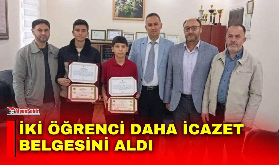 İki öğrenci daha icazet belgesini aldı Afyonkarahisar’ın Bolvadin ilçesinde Sultan Carullah Erkek Kur’an Kursu’nda hafızlığını tamamlayan