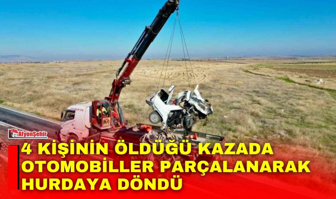 Afyonkarahisar’da 4 kişinin öldüğü trafik kazasında parçalanarak hurdaya dönen otomobiller