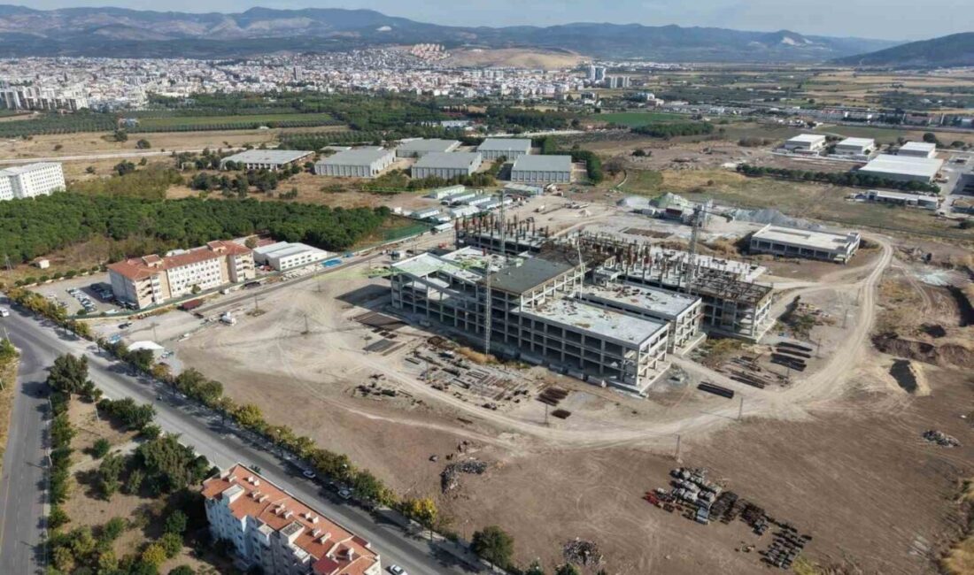 Manisa’nın Akhisar ilçesinde yapımı süren 450 yataklı yeni devlet hastanesinin