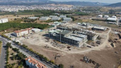 Manisa’nın Akhisar ilçesinde yapımı süren 450 yataklı yeni devlet hastanesinin