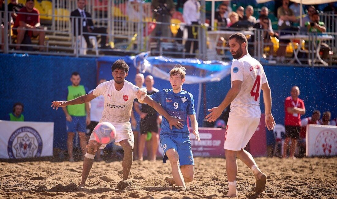 Antalya’nın Alanya ilçesinde düzenlenen Plaj Futbolu Dünya Kulüpler Şampiyonası’nda mücadele