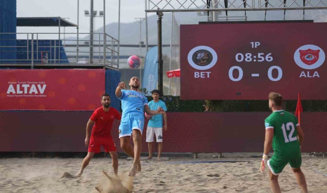 Antalya’nın Alanya ilçesinde düzenlenen Plaj Futbolu Dünya Kulüpler Şampiyonası başladı.