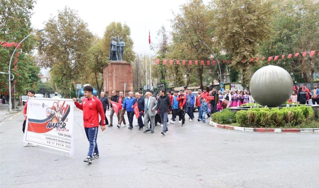 Malatya’da Amatör Spor Haftası, Kernek Meydanı’ndan Millet Bahçesi’ne gerçekleştirilen yürüyüşle