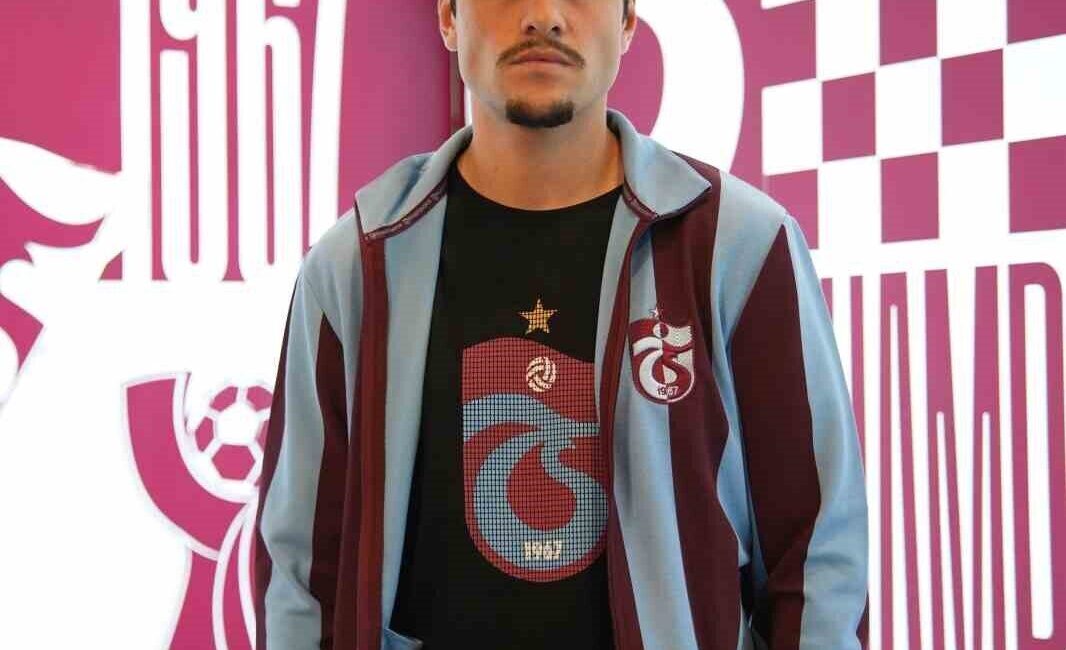 Trabzonspor’un genç futbolcusu Aral Şimşir, bordo-mavili kulübü tercih etmesinde kulübün
