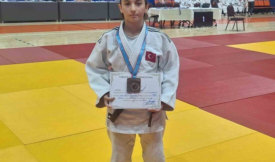 Denizlili milli sporcu Arife Aydınoğlu, Yunanistan’da düzenlenen Judo Yıldızlar Balkan