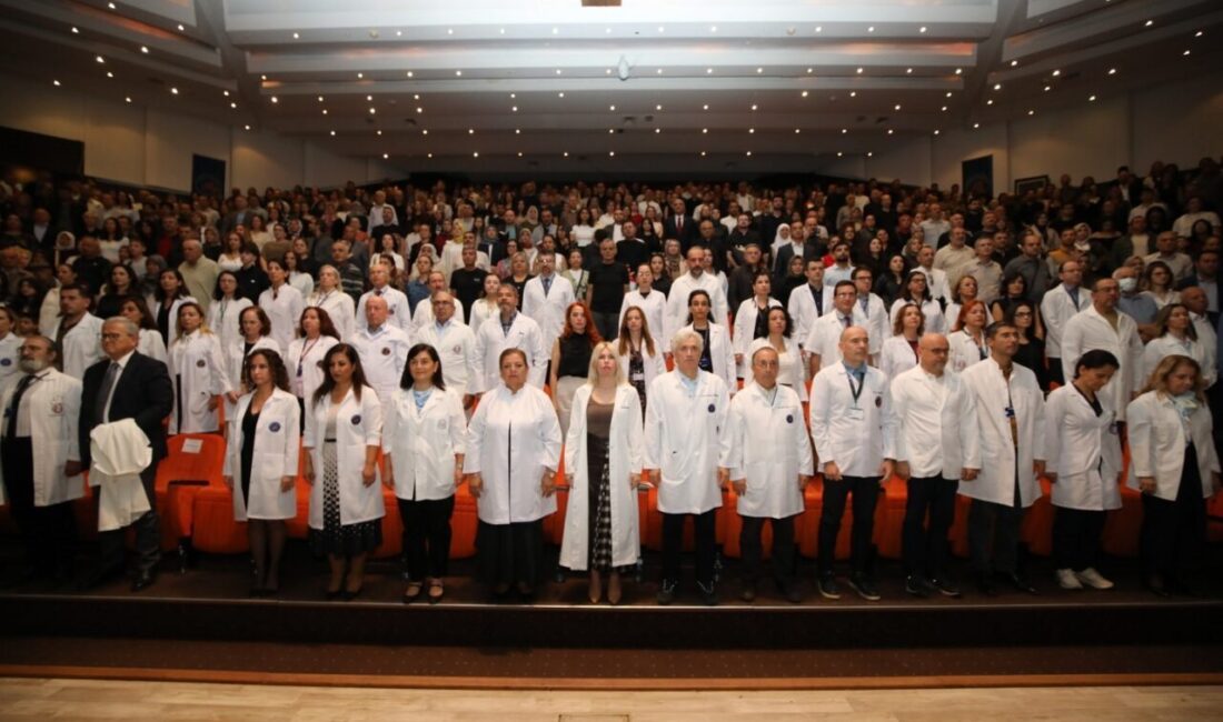 Akdeniz Üniversitesi Tıp Fakültesi’nde geleneksel “Beyaz Önlük Giyme Töreni” büyük