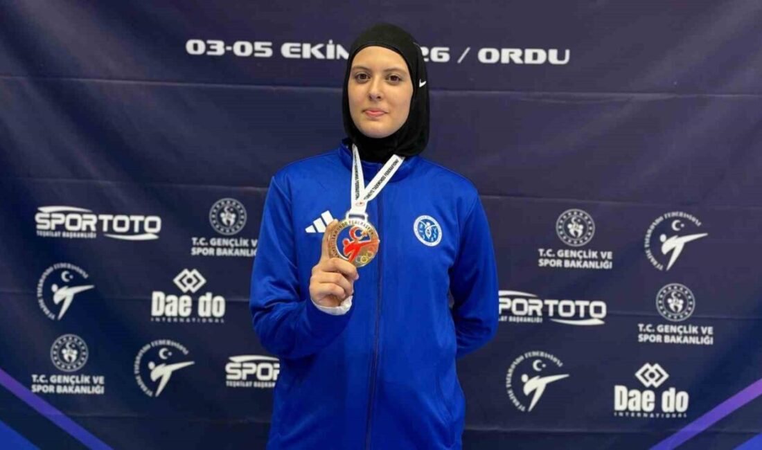 Ordu’da düzenlenen şampiyonada ringe çıkan Aydın Büyükşehir Belediyespor sporcusu Elifnaz