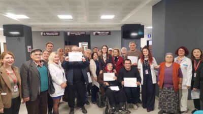 Aydın Şehir Hastanesi Diyabet Okulu’nda eğitimlerini tamamlayan 18 hastaya sertifikaları
