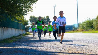 Aydın’ın Efeler ilçesinde düzenlenen Okul Sporları Kros İl Birinciliği Müsabakaları,