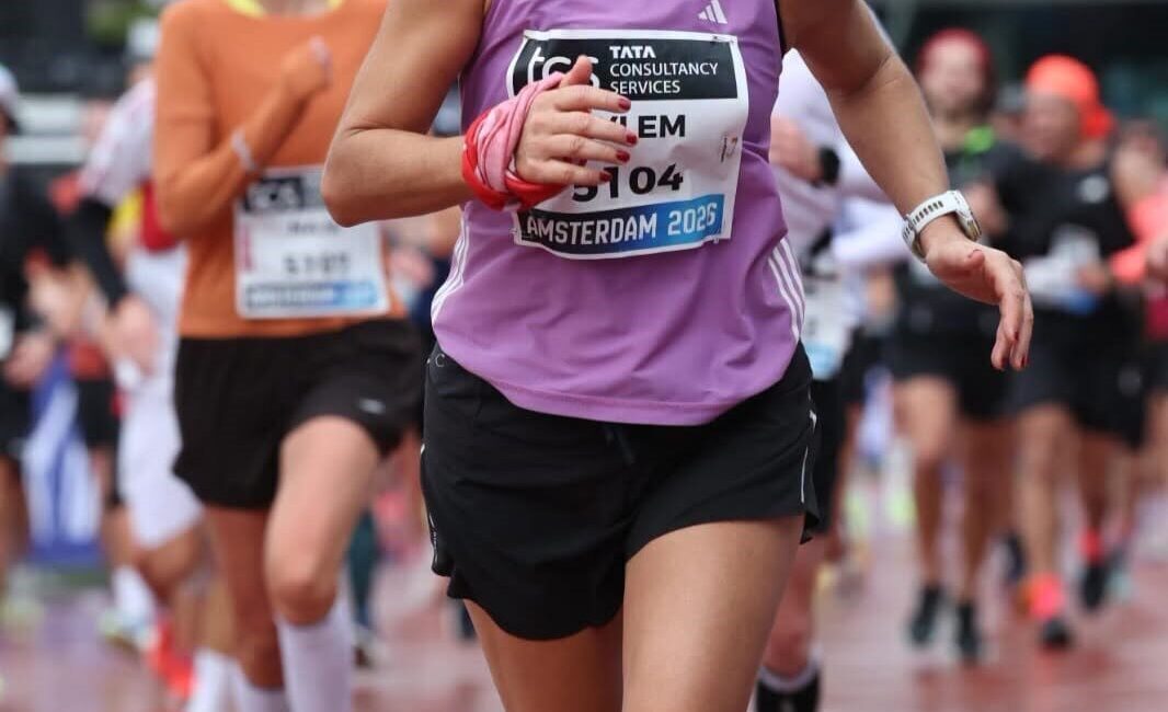 Aydınlı öğretmen 42 kilometrelik maratonu rekoruyla tamamladı Aydın’ın Efeler ilçesinde görev yapan anaokulu öğretmeni Eylem Bezen, Hollanda’da