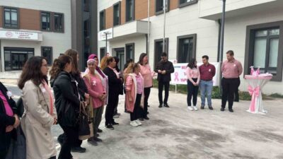 Kırklareli’nin Babaeski ilçesinde Meme Kanseri Farkındalık Ayı kapsamında düzenlenen etkinlikte