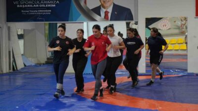 Gaziantep’te yaşayan 18 yaşındaki Sema Yüksel, babasının “erkek sporu” diyerek