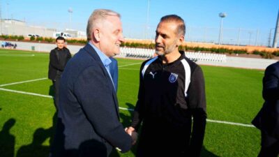 Başakşehir ile Rusya temsilcisi Zenit’in veteran futbolcuları, gösteri maçında karşı