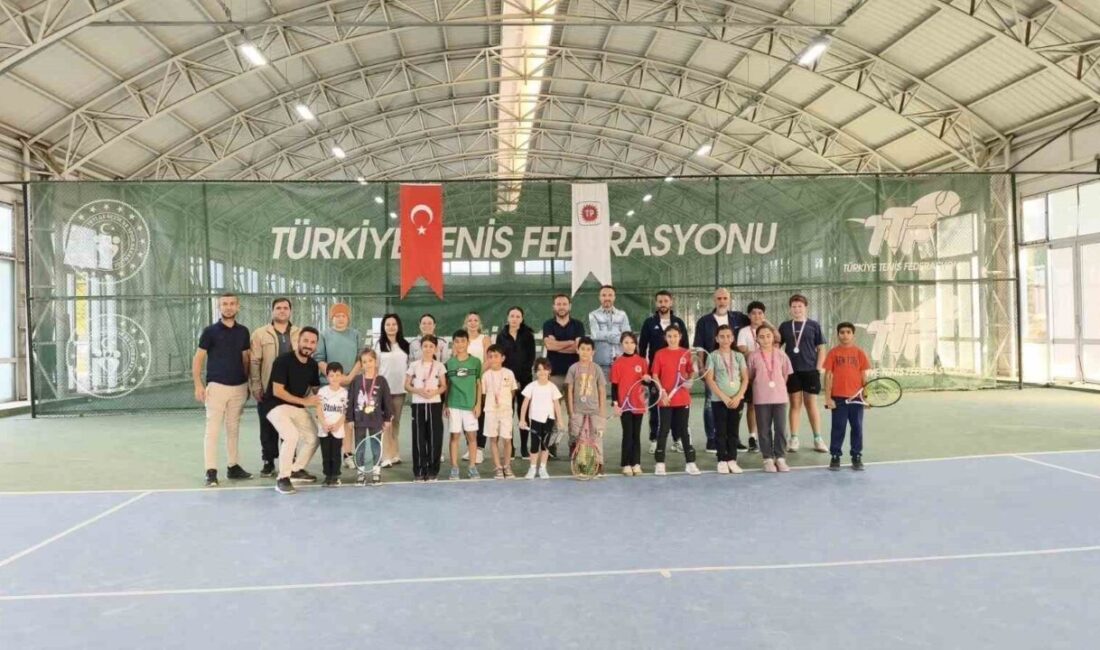 Batman’da Amatör Spor Haftası kapsamında düzenlenen tenis turnuvası, 200 sporcunun