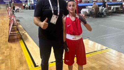 Bayburt’un Arpalı beldesinden boks sporcusu Tayfur Çetin, Sivas’ta düzenlenen Alt