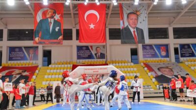 Bayburt’ta 5-11 Ekim Amatör Spor Haftası kapsamında Yeni Spor Salonu’nda