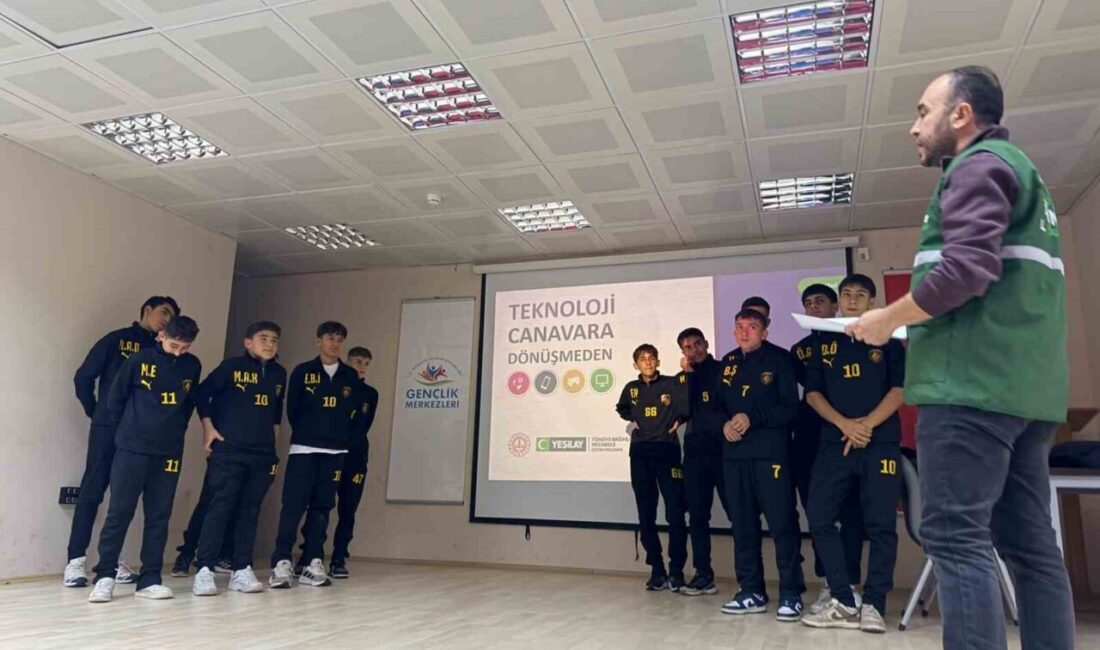Bayburt’ta genç futbolculara bağımlılıkla mücadele eğitimi Yeşilay ve Türkiye Futbol Federasyonu (TFF) iş birliğiyle yürütülen Bağımlılıkla