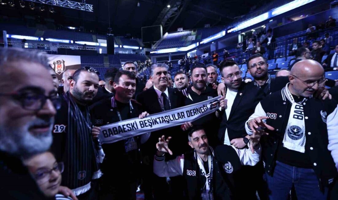 Beşiktaş’ta gerçekleşen olağanüstü seçimli genel kurul toplantısında oy verme işlemi