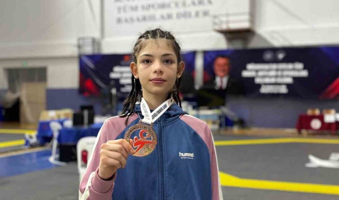 Bilecikli taekwondo sporcusu Elçin Berra Tuzsuz, Türkiye’yi Romanya’da temsil edecek.