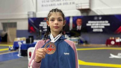 Bilecikli taekwondo sporcusu Elçin Berra Tuzsuz, Türkiye’yi Romanya’da temsil edecek.