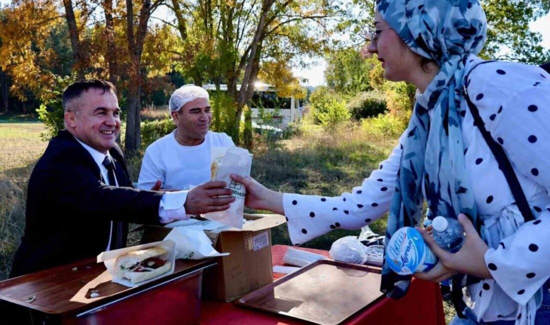 Bilecik’te öğrenciler, köfte ve müzik eşliğinde keyifli vakit geçirdi. Bilecik