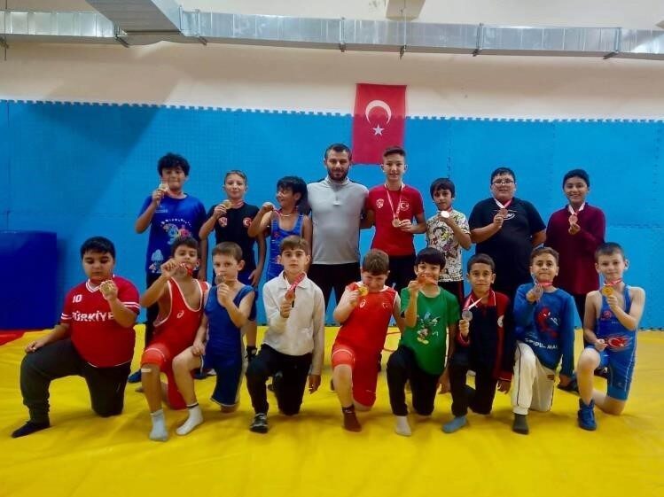 Bilecik’te judo ve güreş heyecanı yaşandı. Bilecik Gençlik ve Spor