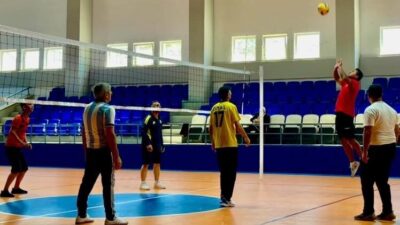 Bilecik’in Pazaryeri ilçesinde kurumlar voleybol maçında buluştu. Bilecik’in Pazaryeri ilçesinde