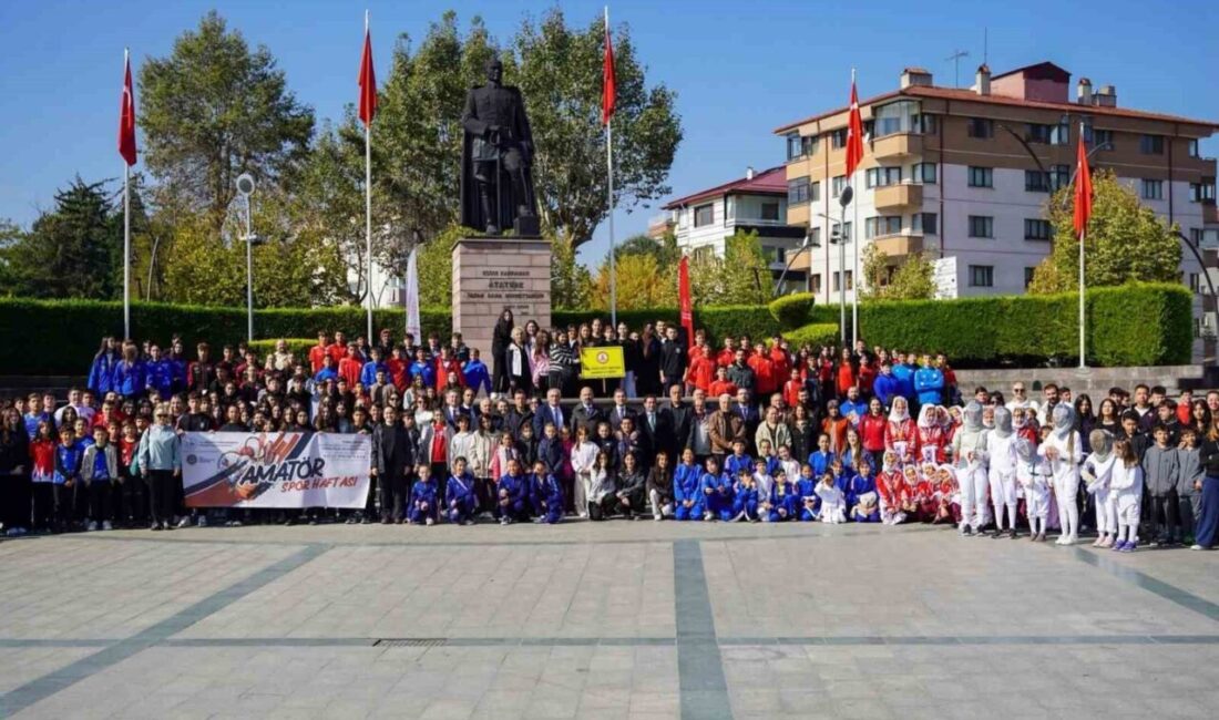 Bolu’da Amatör Spor Haftası yürüyüşle başladı Bolu’da Amatör Spor Haftası, yapılan yürüyüşle start aldı. Gençlik ve