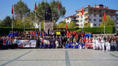 Bolu’da Amatör Spor Haftası, yapılan yürüyüşle start aldı. Gençlik ve
