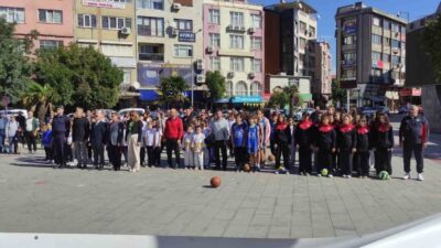 Burhaniye ilçesinde, Amatör Spor Haftası, düzenlenen açılış programı ve çelenk