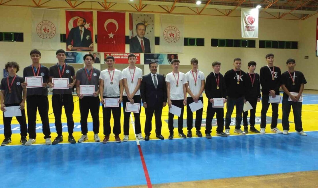 Balıkesir’in Burhaniye ilçesinde, 29 Ekim Cumhuriyet Bayramı etkinlikleri kapsamında, Burhaniye