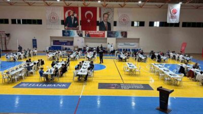 Burhaniye ilçesinde, Atatürk Spor Salonu, Amatör Spor Haftası kapsamında düzenlenen