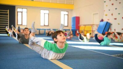 Çayırova Belediyesinin kış spor okullarında yeni dönem kayıtları başladı. Futbol,
