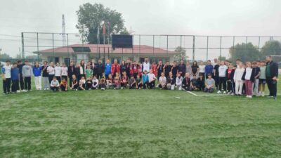 DÜZCE (İHA) – Amatör Spor Haftası etkinlikleri kapsamında Çilimli’de atletizm